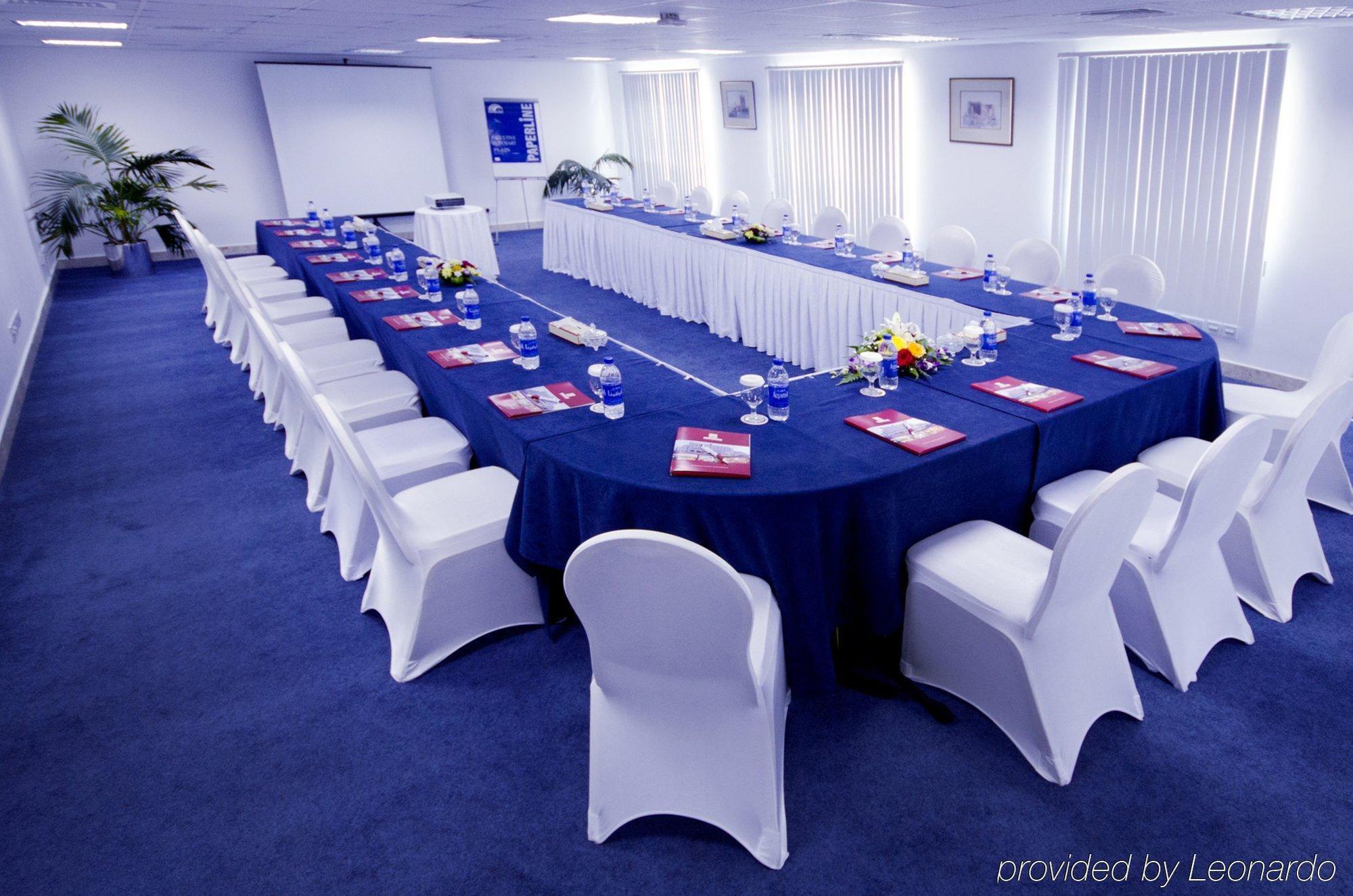 Al Bustan Centre & Апарт-готель